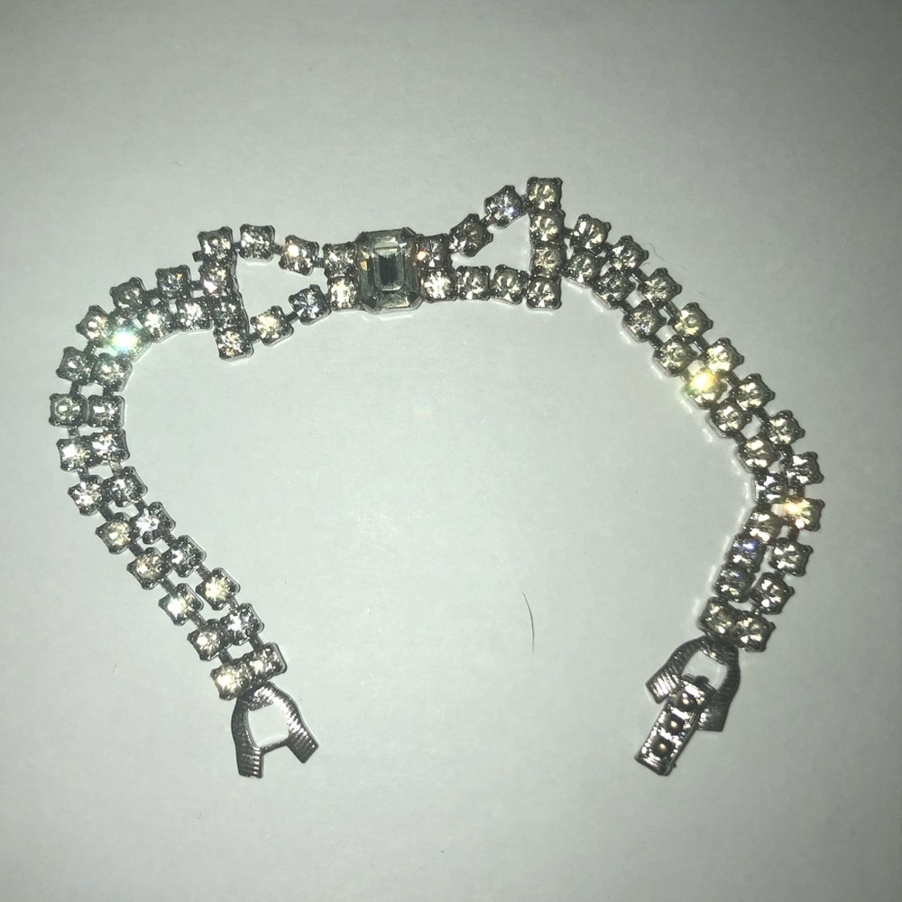 Vintage bow bracelet